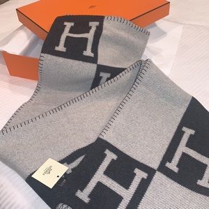 NEW! Authentic Hermes Avalon Throw Blanket with original receipt